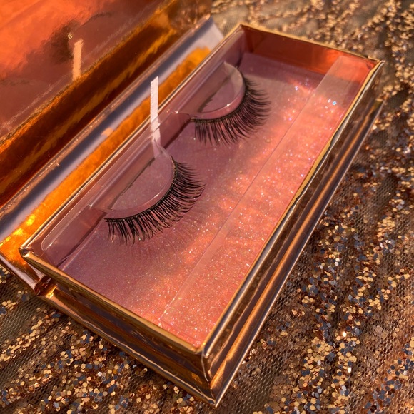 Lashes - Picture 2 of 4